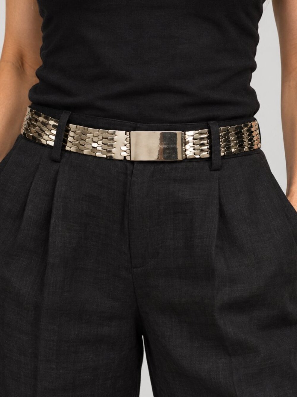 Silver tone metal belt , w. hook clasp elasticized
